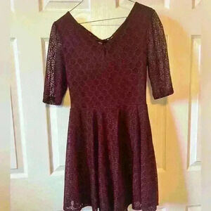 Woman’s Fall Burgundy Floral Lace Dress